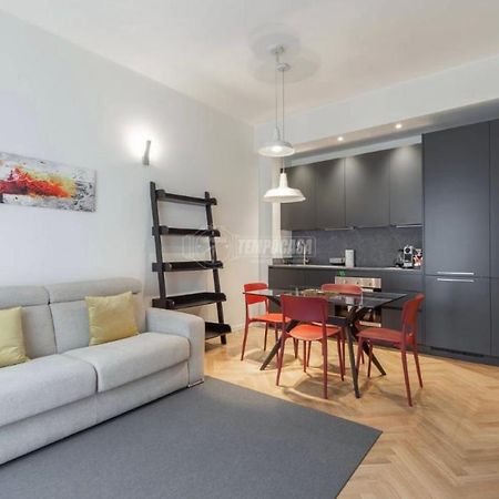 Milano: Incantevole Appartamento In Pieno Centro - Fancy Yellow Apartments מראה חיצוני תמונה